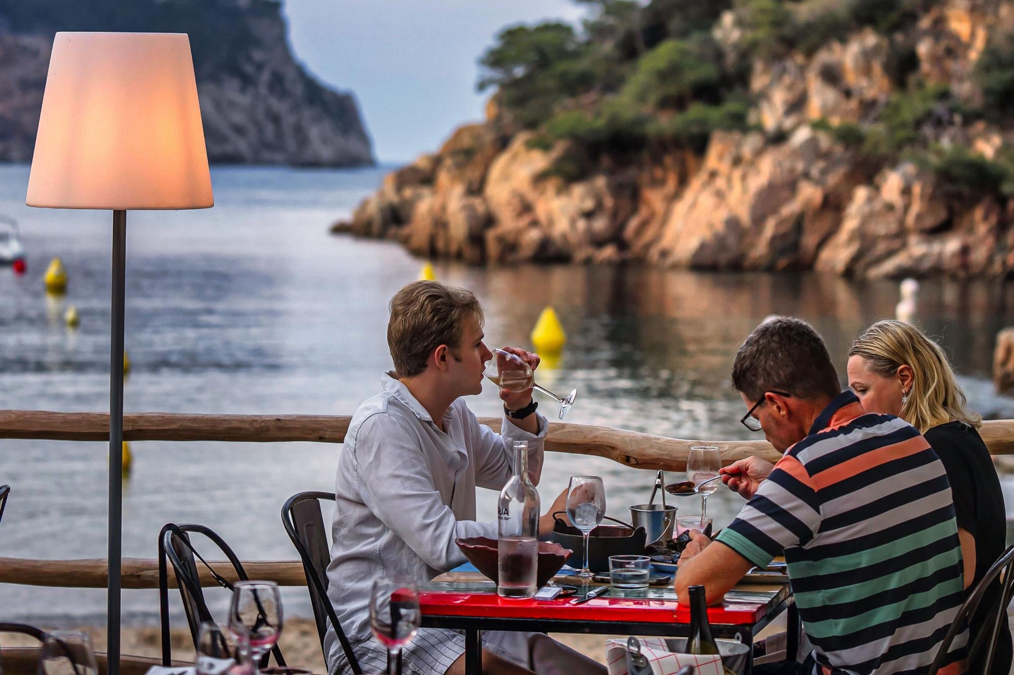 Cocineros trisoleados dibujan la ruta por la Costa Brava