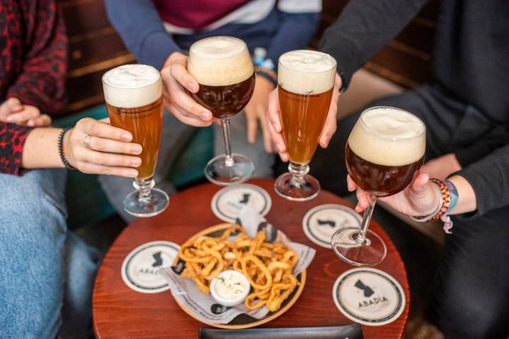 La Buenaventura es una de las cervezas artesanales fabricadas en Toledo. Foto: Facebook ‘La Abadía’