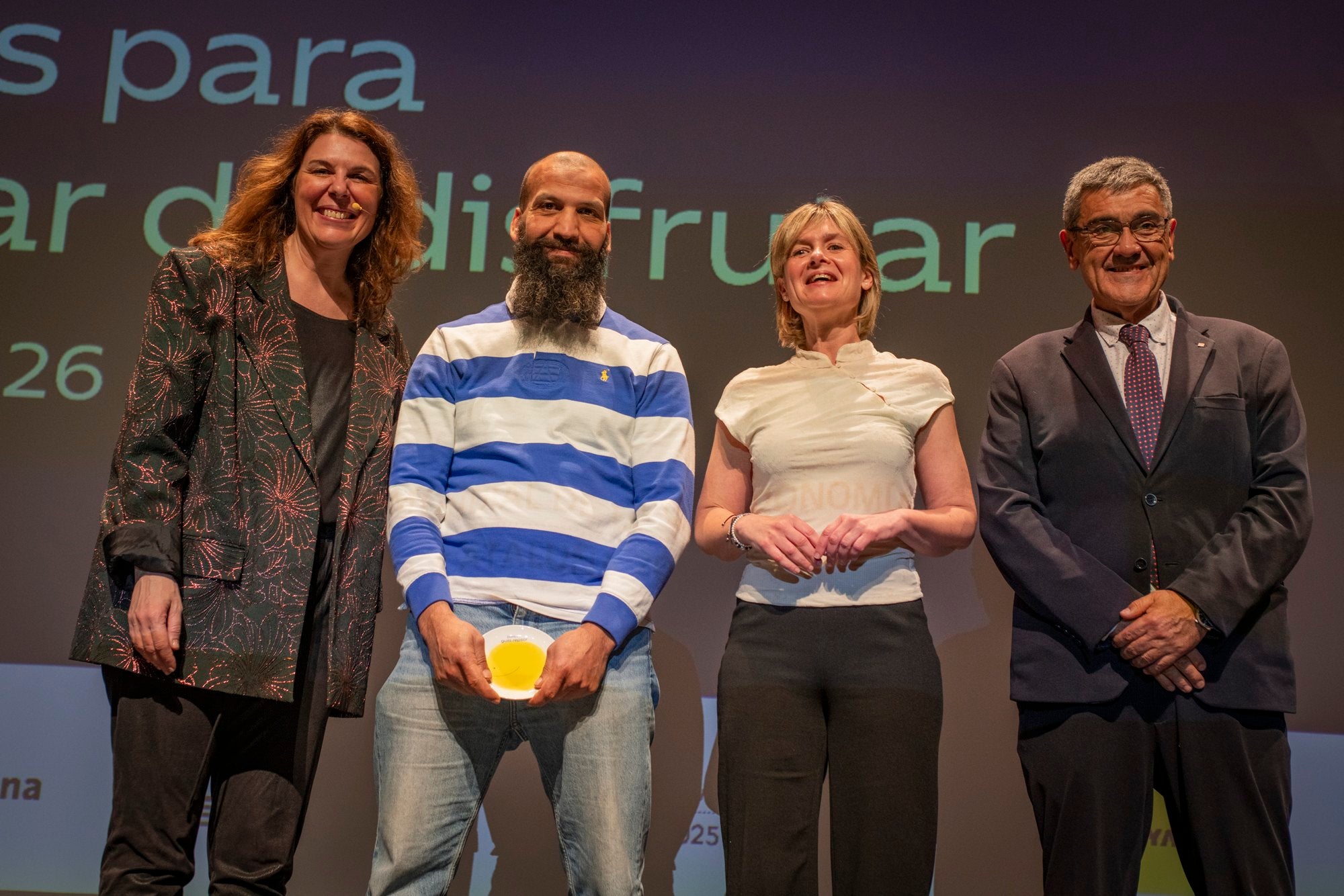 Omar el Arsi de Arròs i Brases de Alcanar recoge el Solete. 