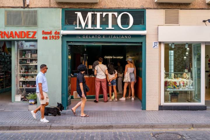 Entrada de la heladería MITO (Sevilla)