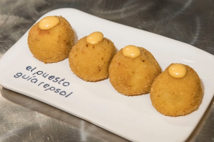 Croquetas de pollo en pepitoria.
