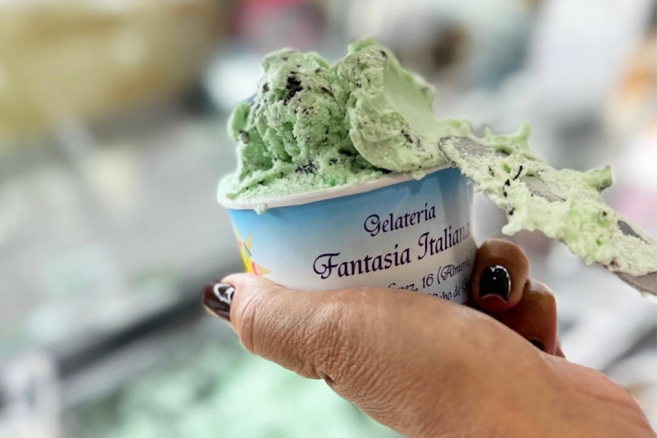 Menta y chocolate para refrescar las olas de calor. Foto: Facebook Fantasía Italiana
