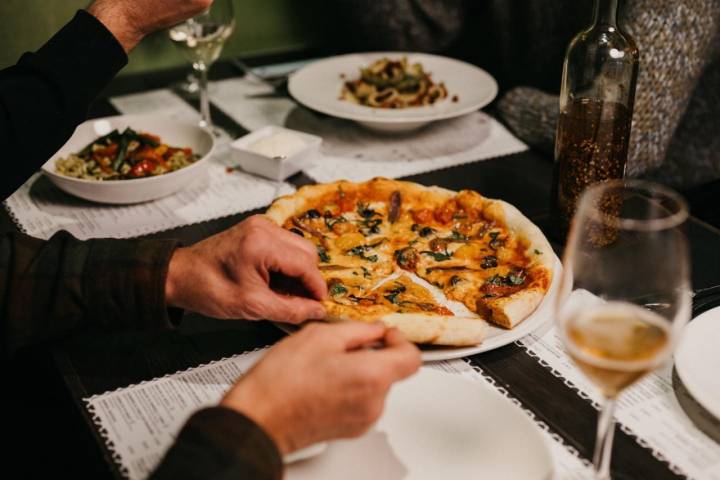 ¿Pasta o pizza? ¡Las dos! Foto: Facebook 'La Trattoria'