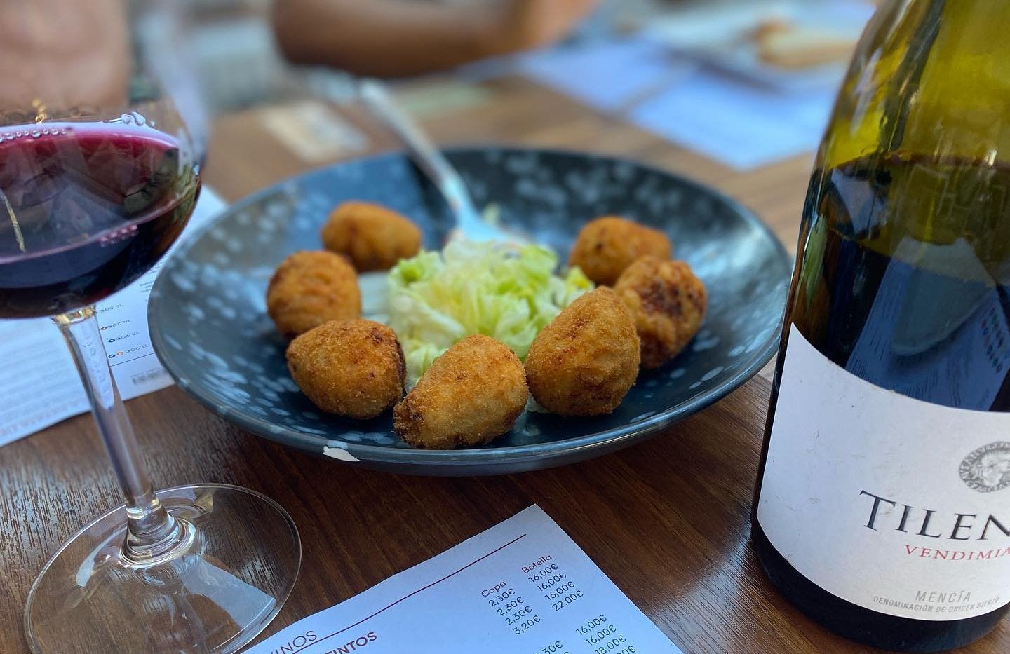 ¿Unas croquetas en la plaza de Astorga? Foto: Facebook 'Aizkorri'