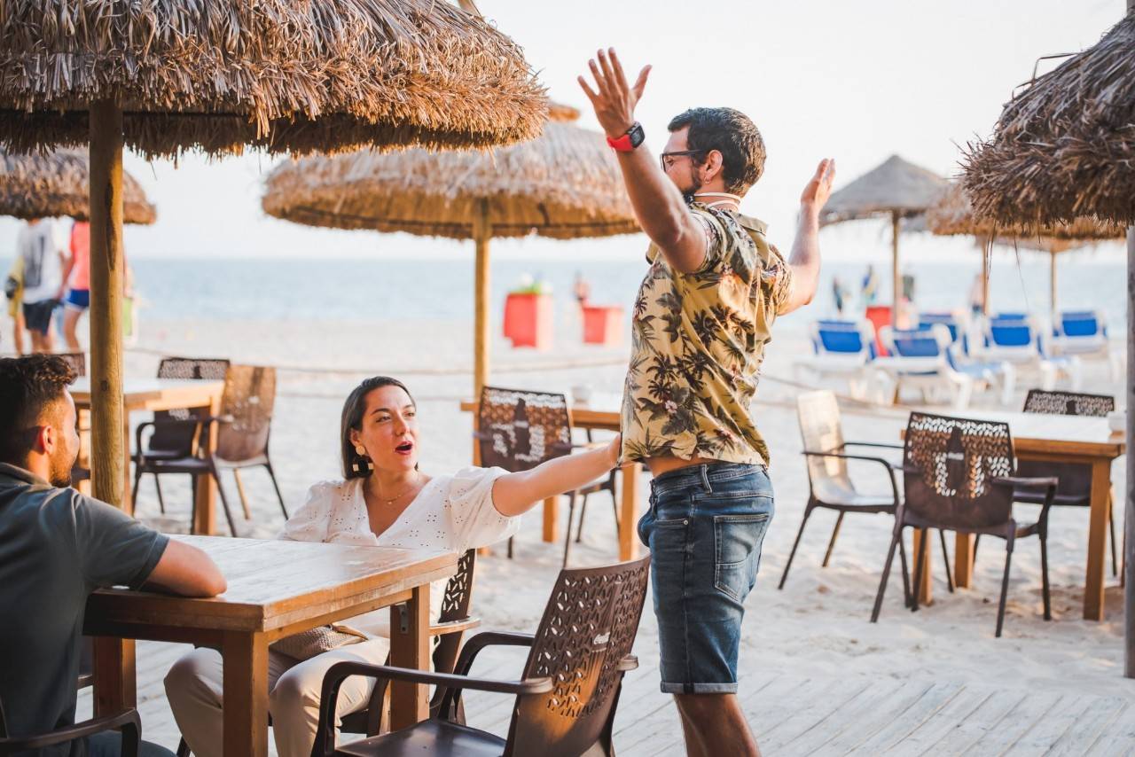 La alegría del verano en la playa gaditana