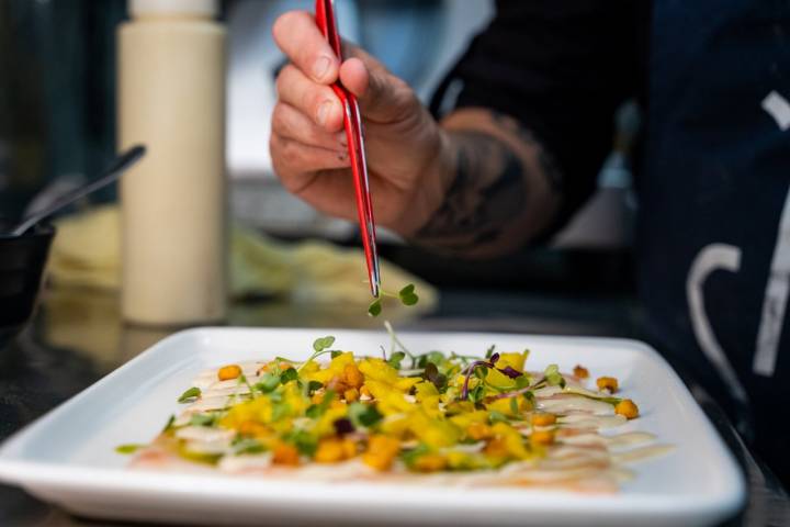 Carpaccio de alistado en La Montanera en Isla Cristina (Huelva)