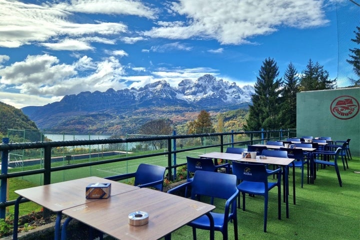 No pasa mucho pero, ¿te imaginas el lujo de estar a solas con estas vistas? Foto: Facebook ‘Daroga by Ibon Bistró’