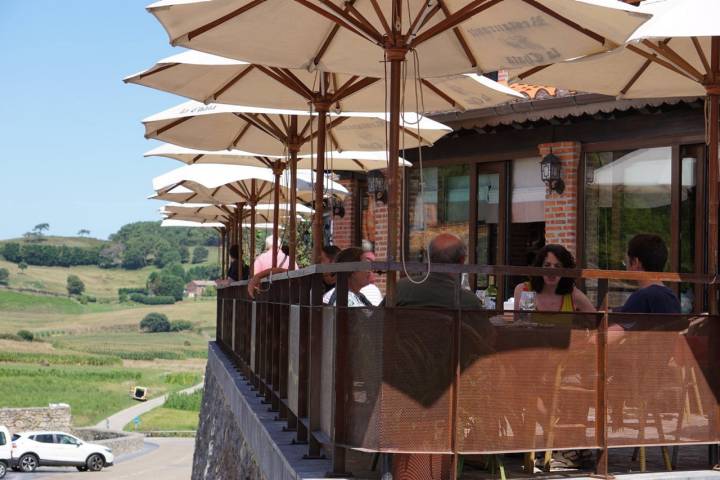 La terraza de la Chata es uno de nuestros Soletes de verano. Foto: La Chata.