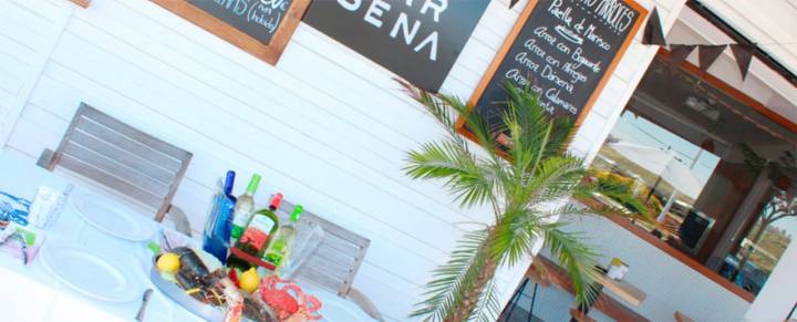 Una terraza agradable junto a la playa. Foto: La Dársena de Suances