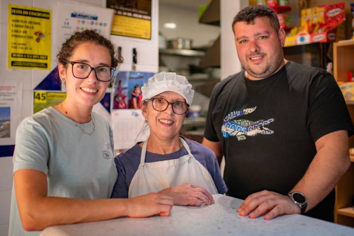 DUEÑOS: Natalia y Adán Montes. con su madre la cocinera: Sonia