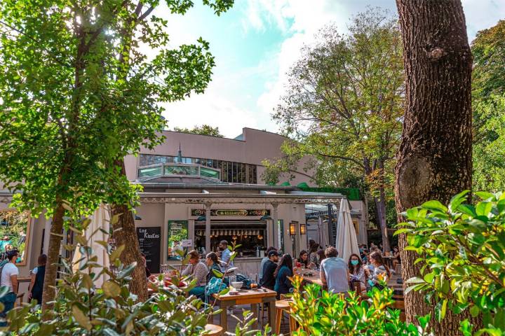 Una tarde en 'Kioskos de Florida' después de pasear por la Rosaleda del Retiro. Foto: Facebook 'Florida Park'