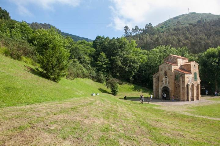 San Miguel de Lillo, otro lujo del prerrománico a cinco minutos.