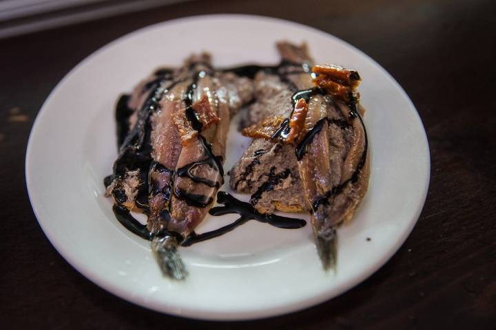 Las anchoas de 'Almau', en El Tubo. Foto: Raquel Jiménez.