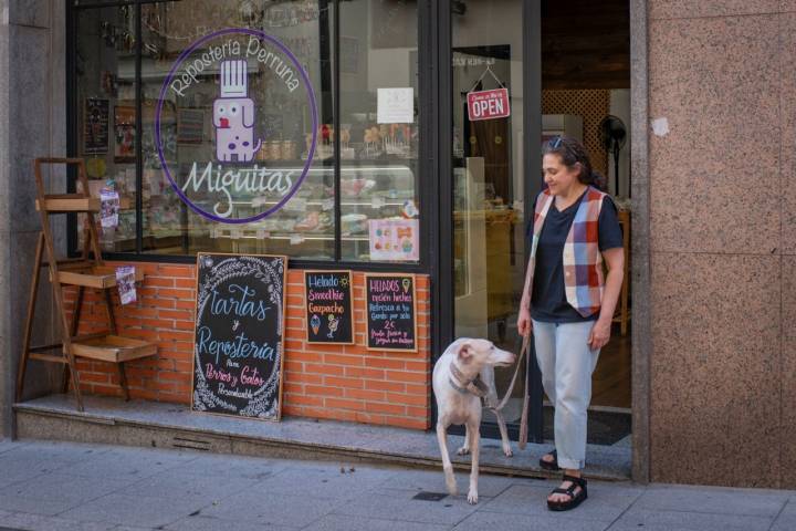 Entrada de la pastelería canina Miguitas en Madrid