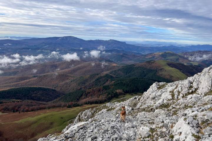 Subida al monte Anboto precima