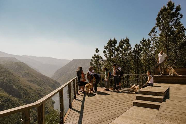 Disfrutando en el mirador de Santiorxo.