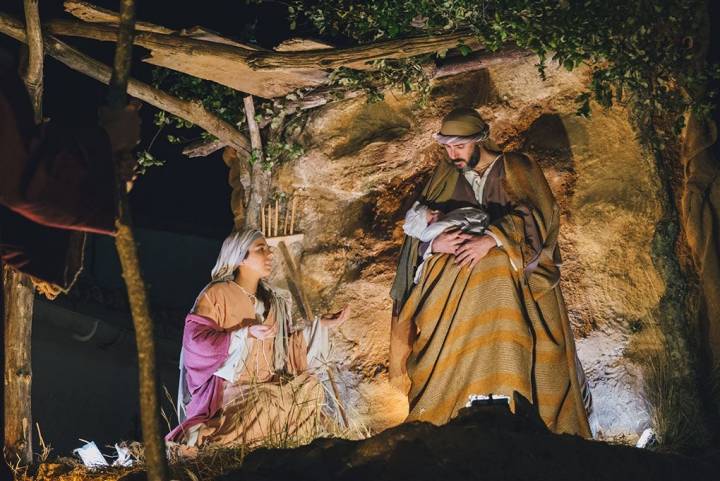 Escena del portal. Representar a la virgen es un hito entre las jóvenes de Higuera. Foto: Javier Sierra.