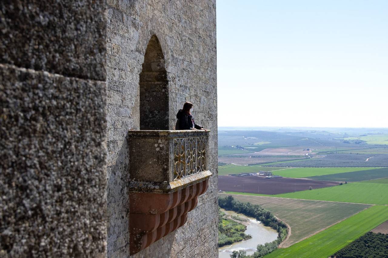 Desde el Balcón de la Torre del Homenaje la princesa Zayda esperaba la llegada de su amado.