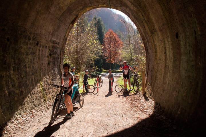 Plazaola: Túneles en la ruta. Foto: Pekebikers