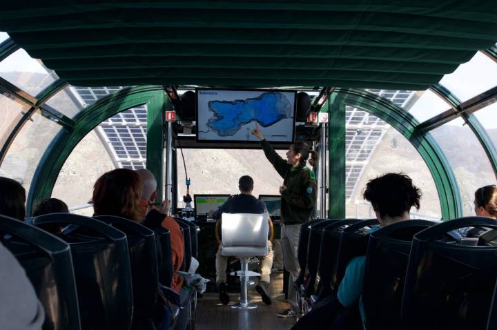 catamarán ecológico en el lago de Sanabria