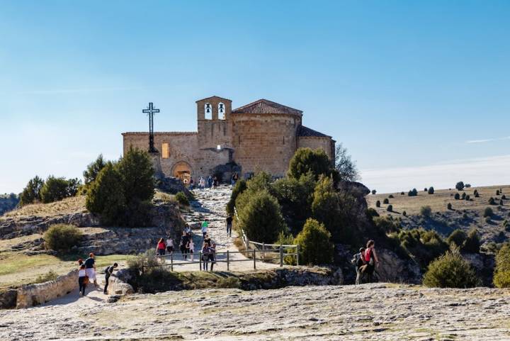 La Ermita de San Frutos, en uno de los meandros el río Duratón. Foto: shutterstock.