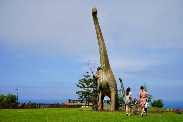 Costa jurásica de Asturias braquiosaurio