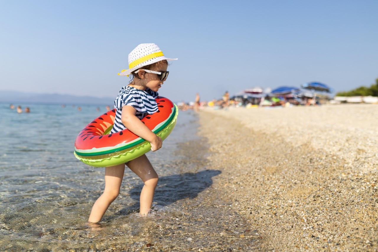 Prepara el flotador: una playa malagueña para cada día de la semana (y con peques)