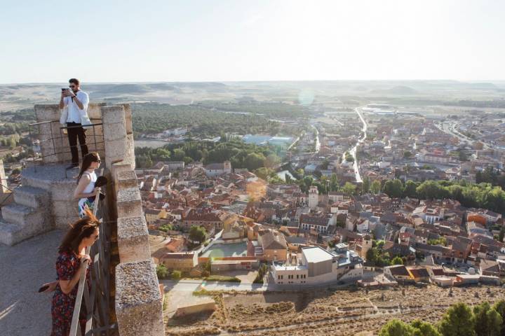 La Torre del Homenaje de este castillo te eleva 887 metros sobre el nivel del mar.