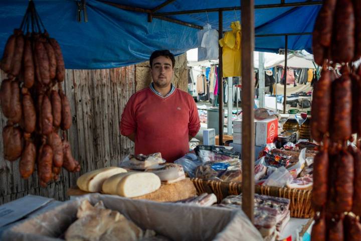 Mercadillo en el pueblo de Luintra, Ourense