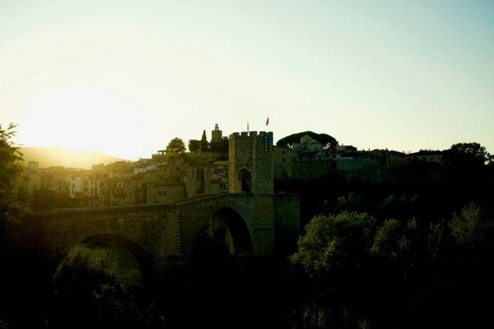 Ruta en caravana por Girona: Villa de Besalú Girona