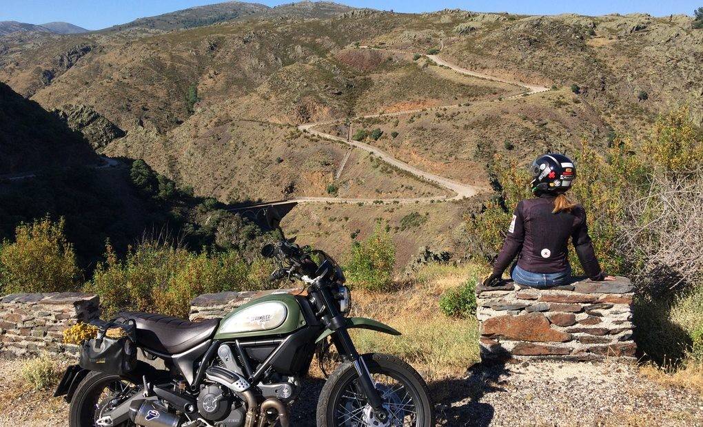 Ruta en moto por los pueblos negros