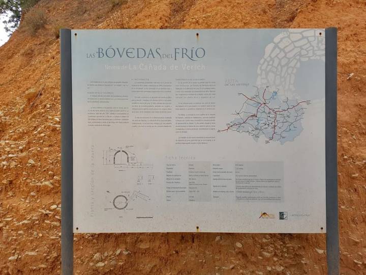 Las indicaciones para acceder a las Bóvedas del Frío.