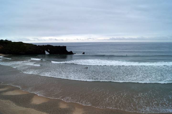 El perfil de la playa de San Antolín es espectacular. Foto: Shutterstock.