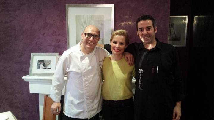 Soraya Arnelas junto a Javier García y Ángel Pereira de 'Lugaris'. Foto cedida.