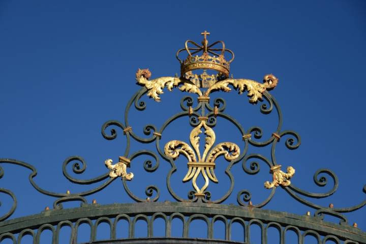 Detalle de una de las puertas del Palacio.