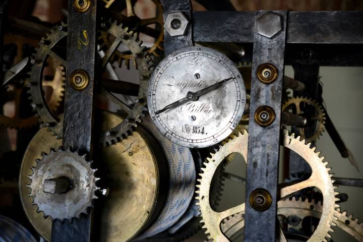 Mecanismos del reloj de la torre del palacio.