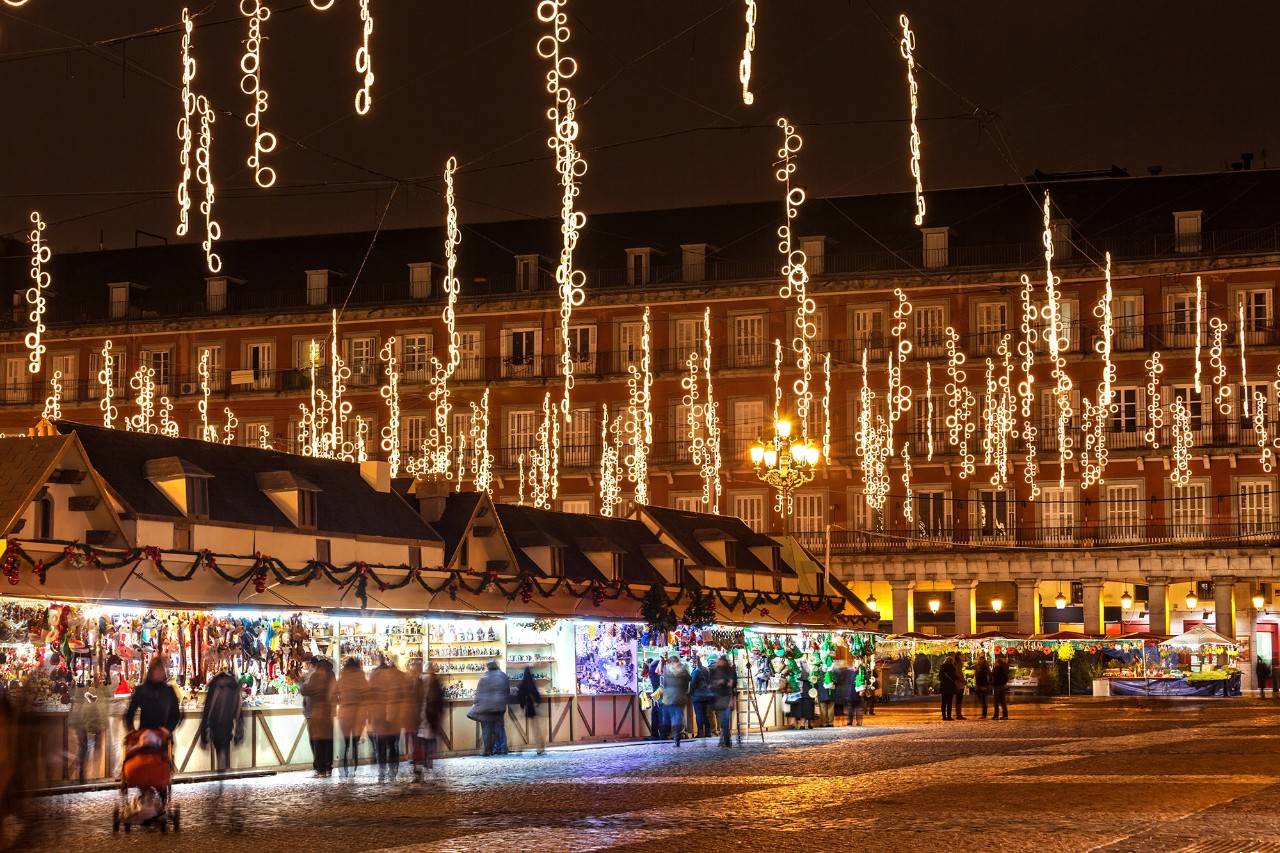 La iluminación navideña de Madrid es uno de los grandes reclamos de la ciudad durante estas fechas. Foto: shutterstock.