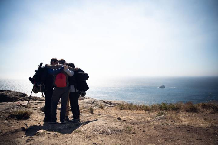 Abrazo colectivo al final del recorrido.