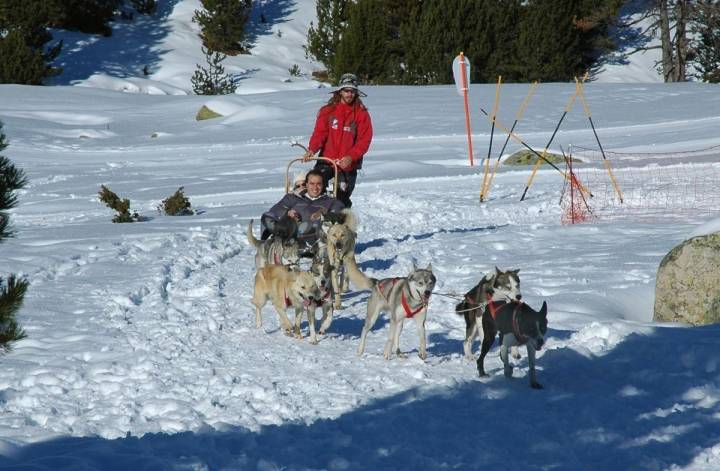 Otra forma de pasear por la nieve. Foto: Marga Estebaranz.