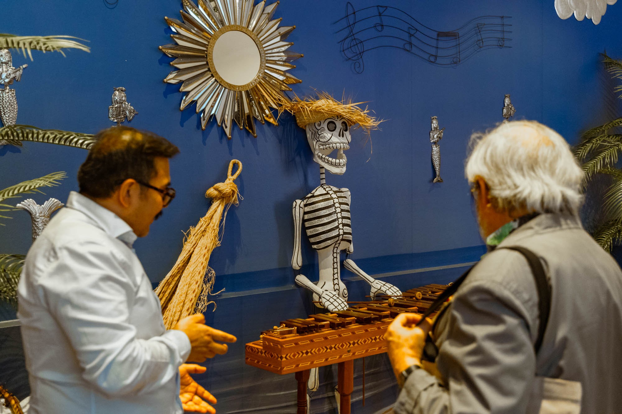Otro altar más, que incorpora elementos relacionados con la música.