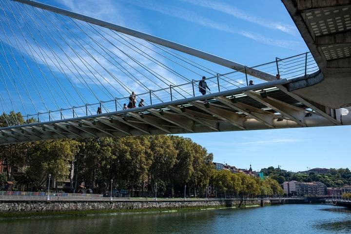 El magnífico puente no ha estado alejado de la polémica desde su inauguración.