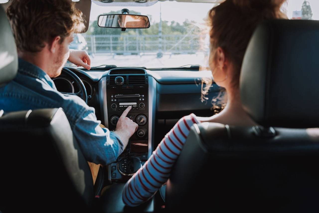 Un viaje en carretera con relatos de fondo. Foto: Shutterstock.