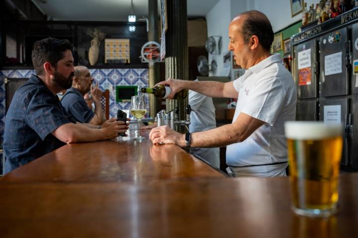 La barra de 'El Vizcaíno', un must del barrio.