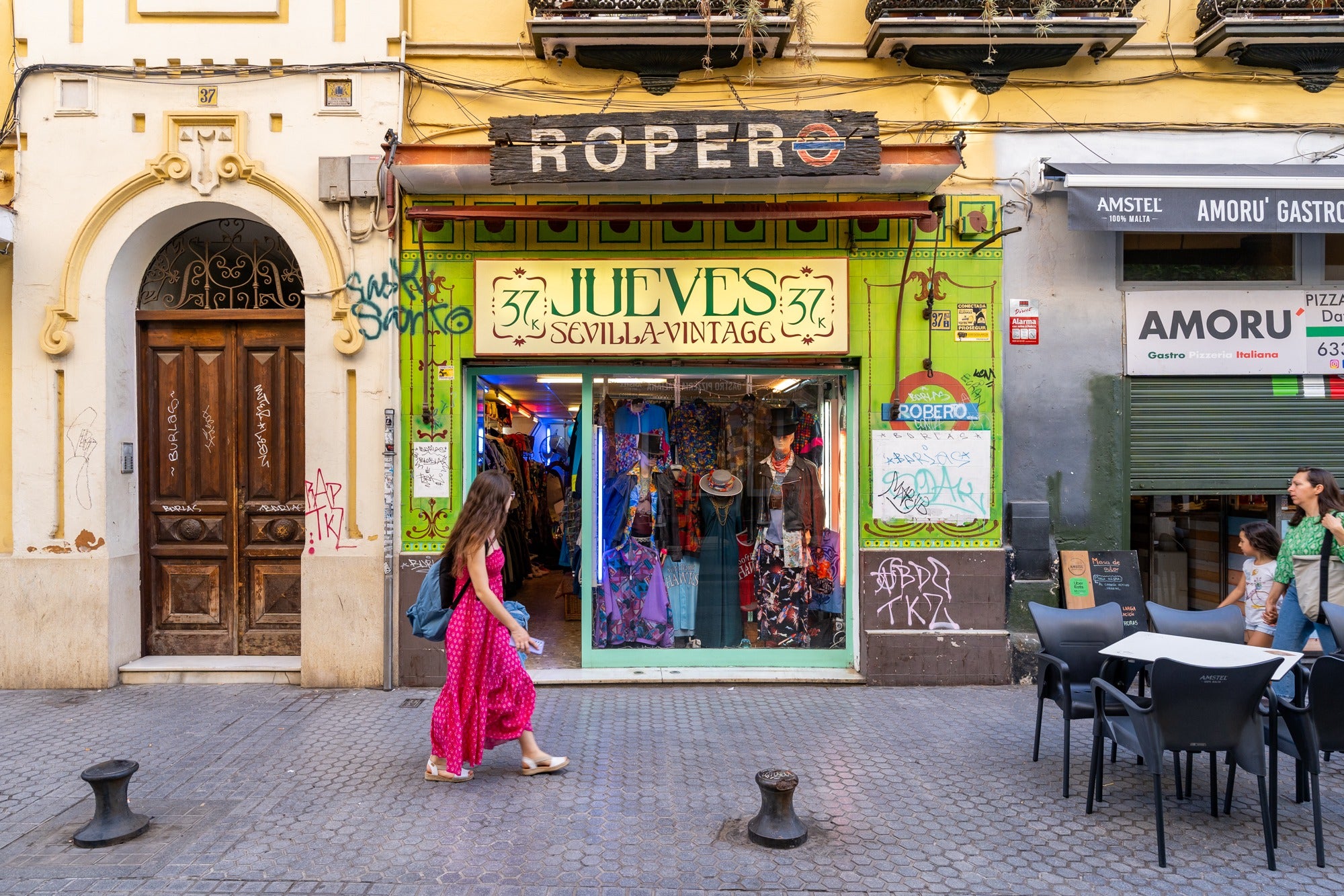 La calle sevillana que funde tradición y vanguardia