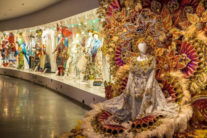 Carnaval Santa Cruz de Tenerife: trajes de las reinas