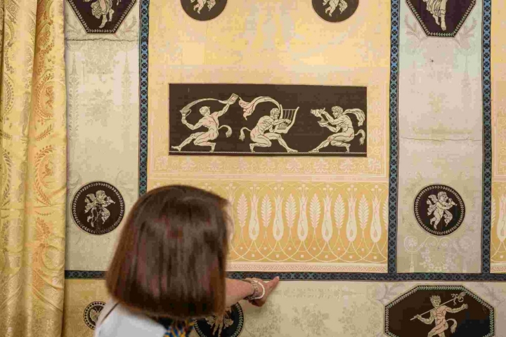 Sedas inspiradas en Herculano y Pompeya.