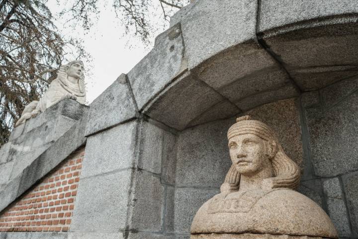 Fuente Egipcia del Parque del Retiro con sus esfinges