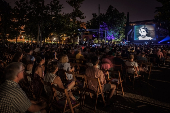 El cine de verano del Parque de Berlín es un clásico indiscutible de las noches estivales madrileñas. 