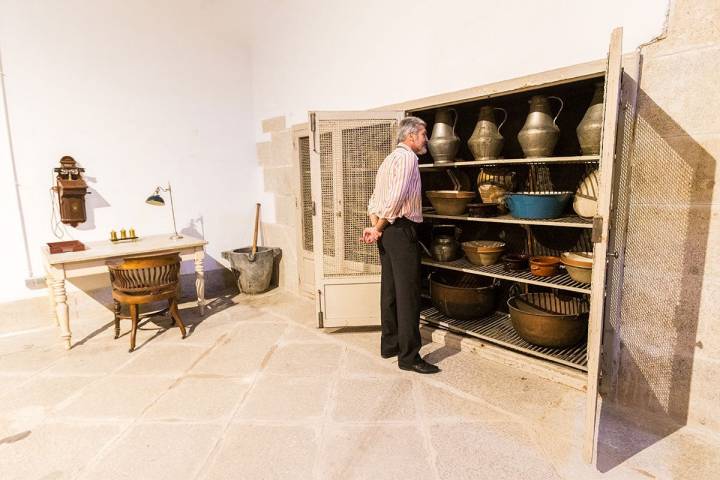 Cocinas Palacio Real: Armario de una de las estancias. Foto: Máximo García