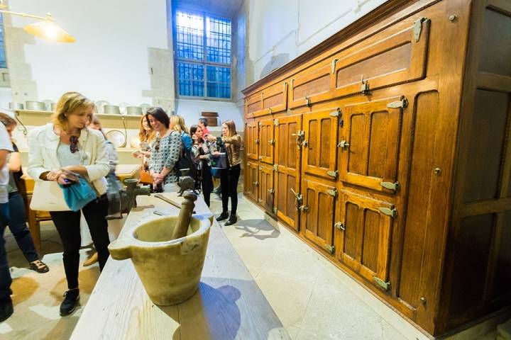 Cocinas Palacio Real: Armarios fresqueros en una de las estancias. Foto: Máximo García